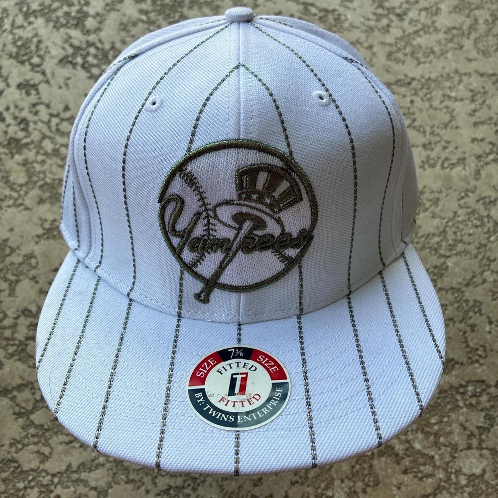 Brand New Tags Attached. Yankees fitted hat. Size 7-3/8. Y2k